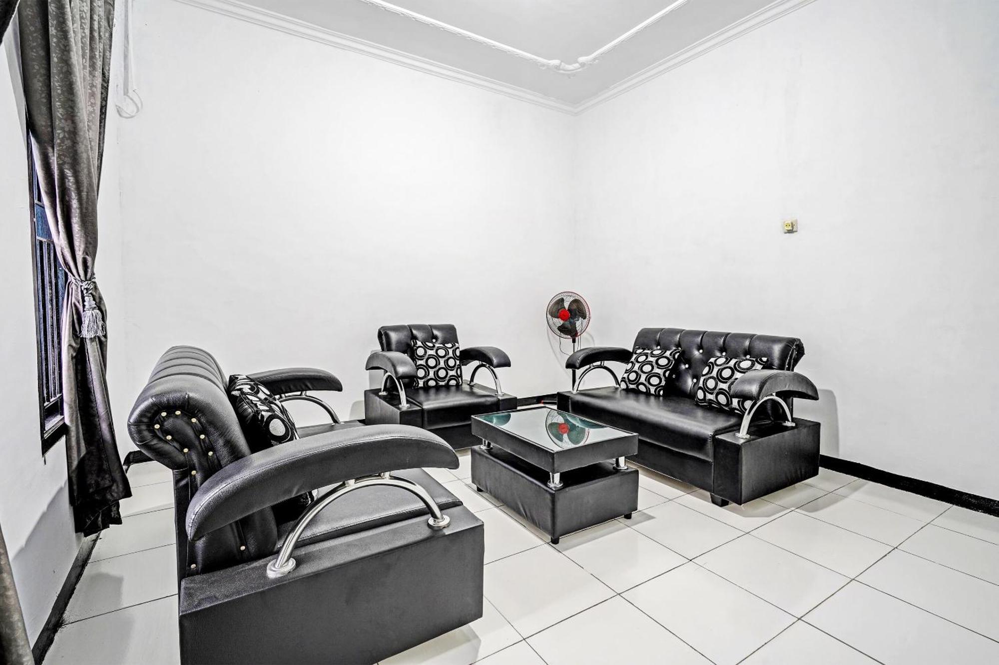 Oyo 91334 Permata Papua Guest House Pameungpeuk  Luaran gambar