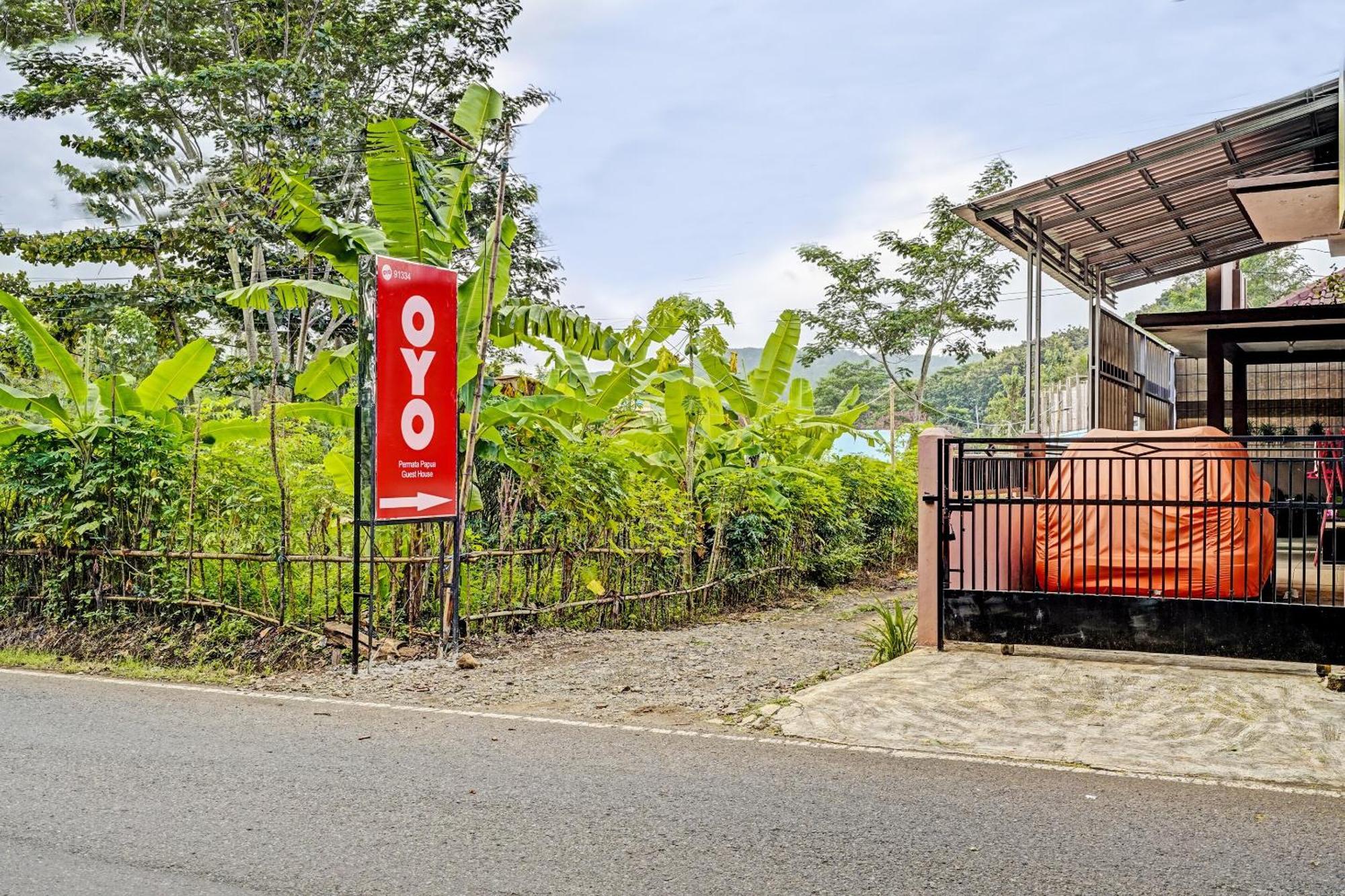 Oyo 91334 Permata Papua Guest House Pameungpeuk  Luaran gambar